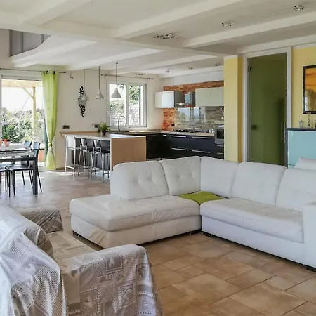Prázdninový dům 2 Bedroom Stunning In *