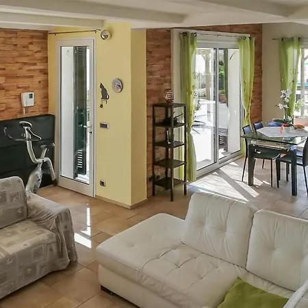 2 Bedroom Stunning In Casa vacanze *