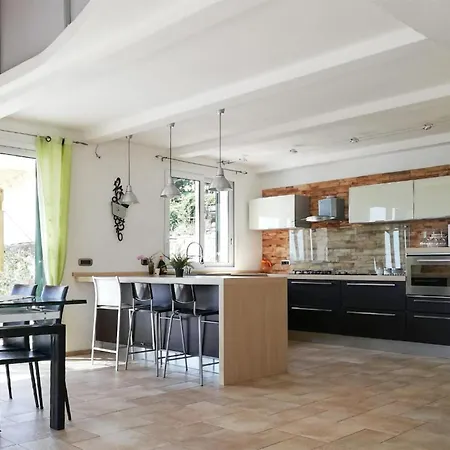 2 Bedroom Stunning In *